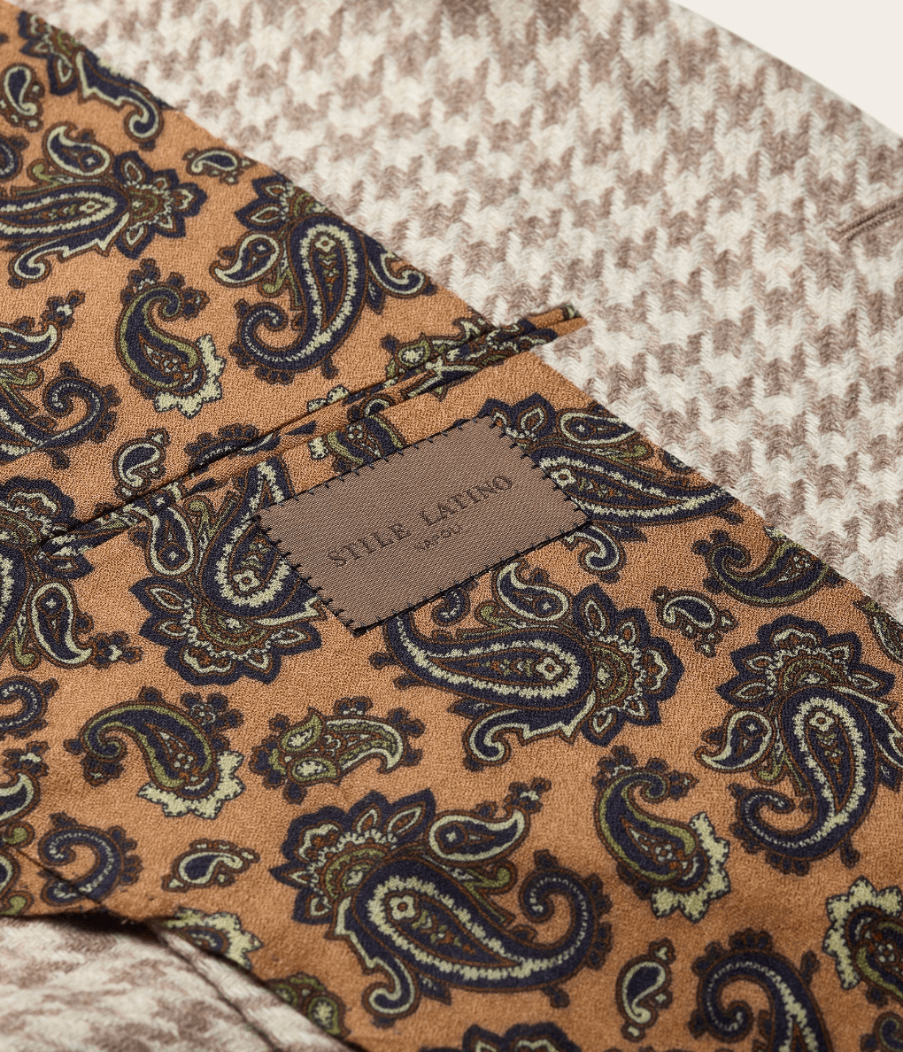 Stile Latino jacket interior detail houndstooth and paisley pattern fabric and brown brand label.